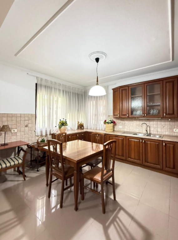 APPARTAMENTO 2+1+2 IN AFFITTO – Zona di Blloku