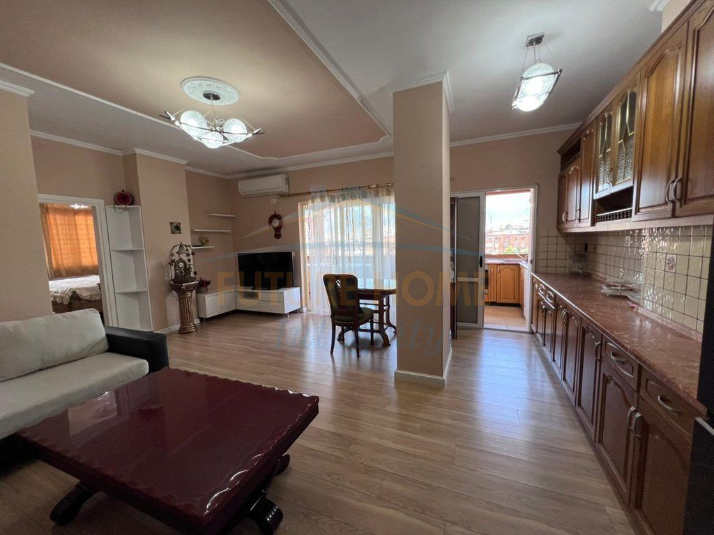 Qera, Apartament 2+1, Xhamllik, Tiranë.