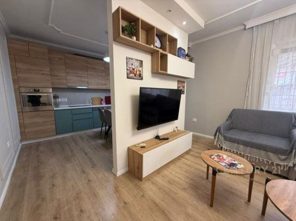 Apartment 1+1 and parking space for rent near the Medrese!
