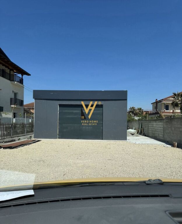 JEPET KAPANON 240 M2 ME QIRA NE KAMEZ 900 EURO