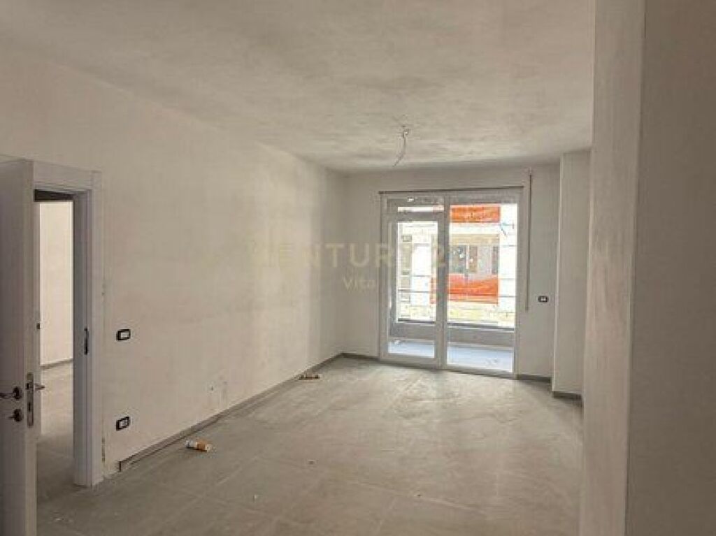 SHITET APARTAMENT 1+1 + POST PARKIMI NE QERRET !!!