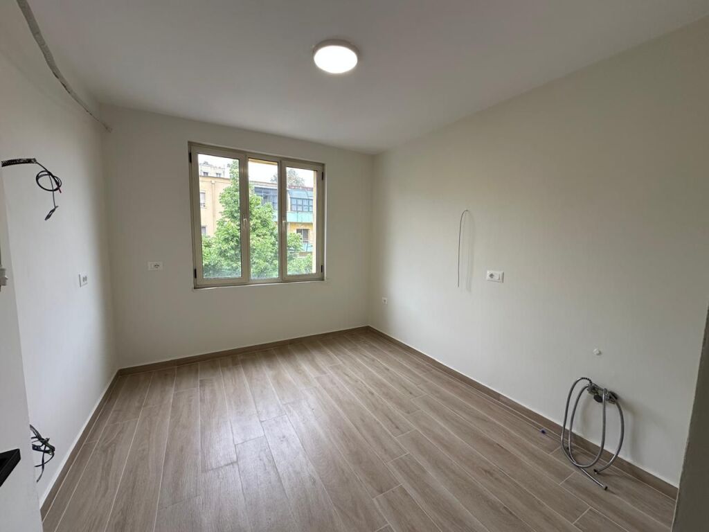 🏢Rruga e Durresit jepet me qera per zyra,apartament 3+1. 500Euro(Neto)   