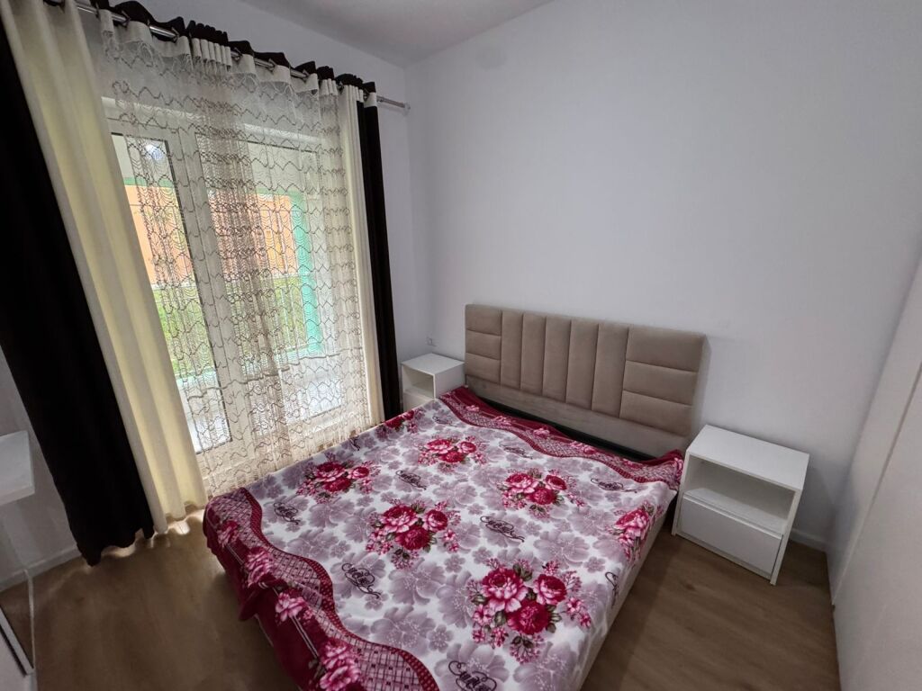 Jepet me qera 1+1  Adresa : Ali Demi Kompleksi Kaimi  I mobiluar  Kati 2  Cmimi : 40,000 lek