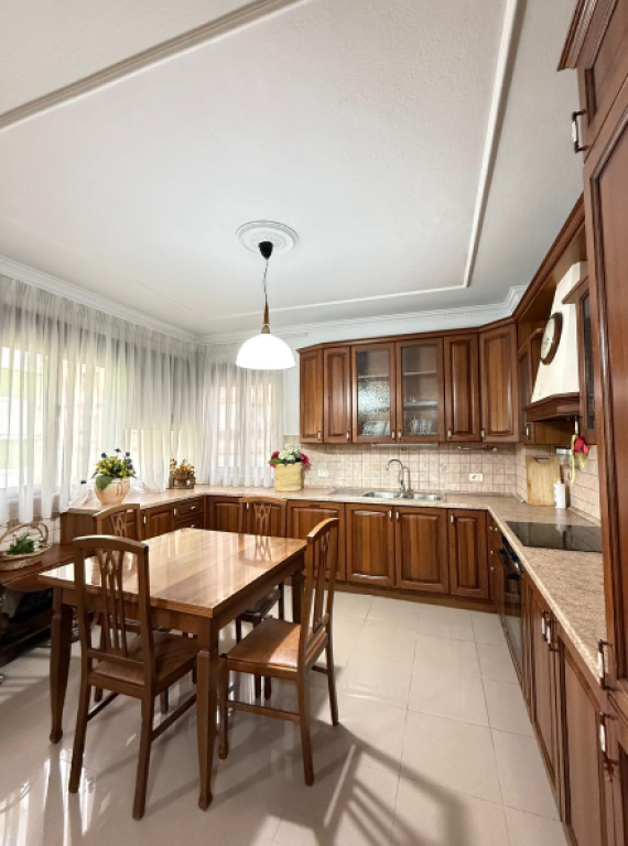 APPARTAMENTO 2+1+2 IN AFFITTO – Zona di Blloku