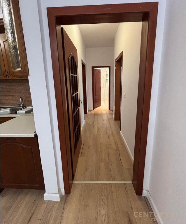 JEPET PER QIRA APARTAMENT 3+1+2 TEK 21 DHJETORI!