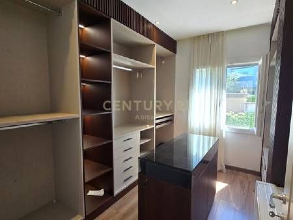 Villa di Lusso in Vendita a Long Hill Residence – Investimento PREMIUM &amp; PRONTA per Abitare