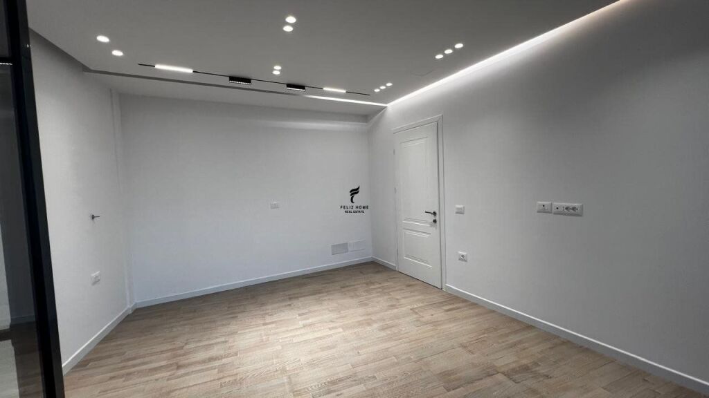 ZYRE ME QERA 130 M2 LAKE VIEW 2000 EURO FH-72643