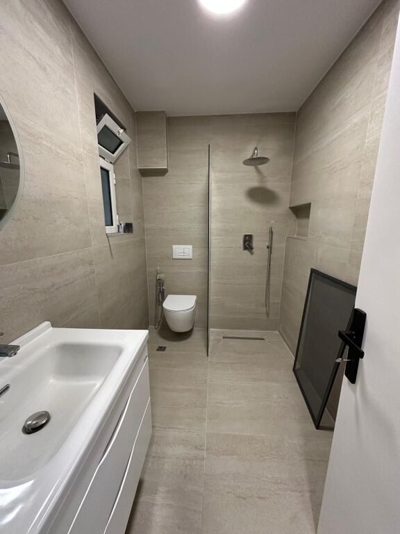 🏢Rruga e Durresit jepet me qera per zyra,apartament 3+1. 500Euro(Neto)   