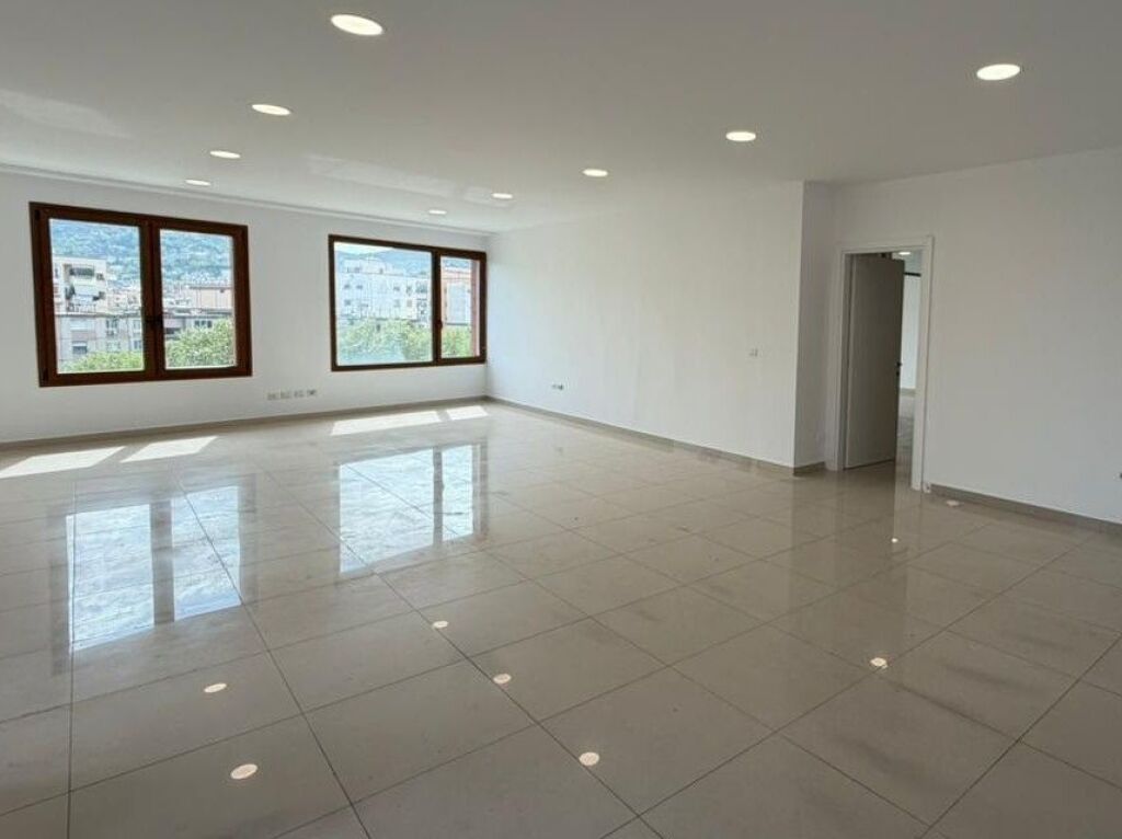🏢 Office space for rent at Delijorgji