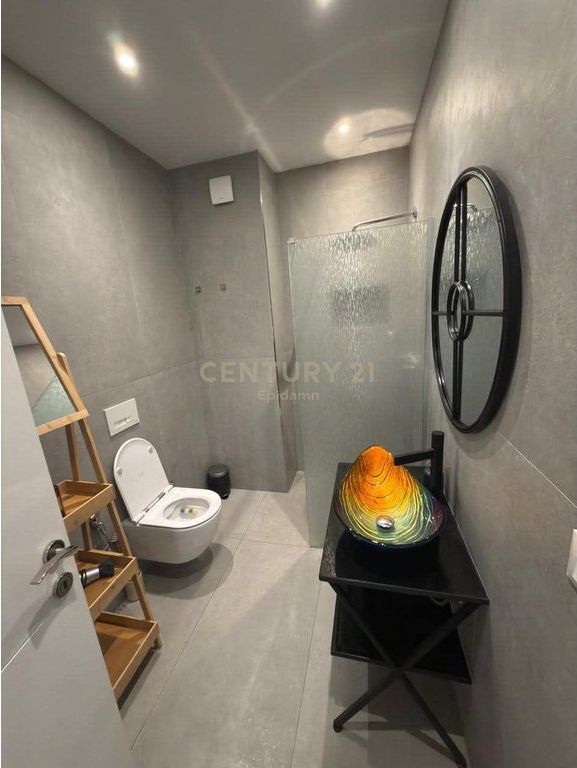 Jepet me qera apartament tek White Hill, Currila – Durrës!