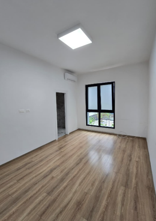 Jepet zyrë me qira – Square 21