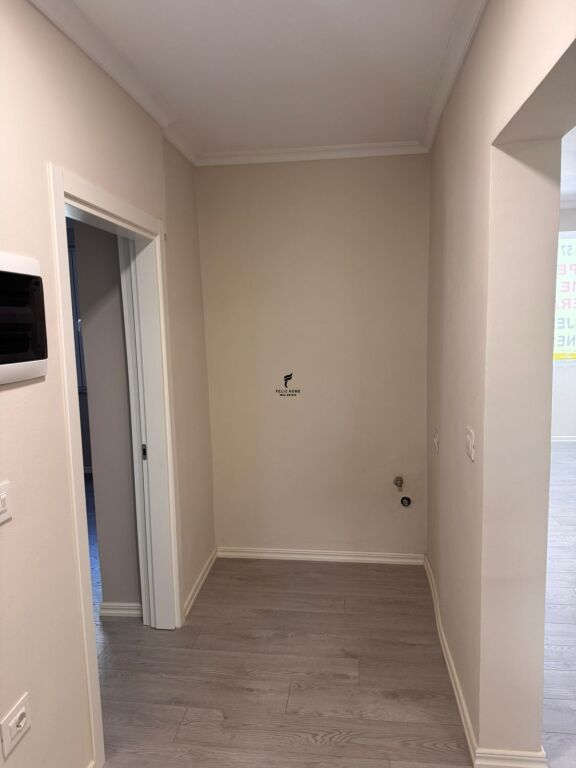 ZYRE ME QERA 70M2 21 DHJETORI 800 EURO  FH-72663