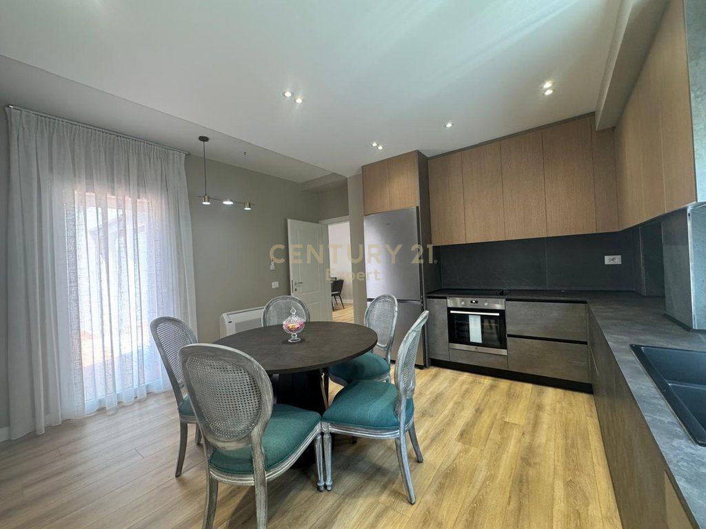 SHESIM DUPLEKS MODERN 4+1+3 TE LIQENI I THATE