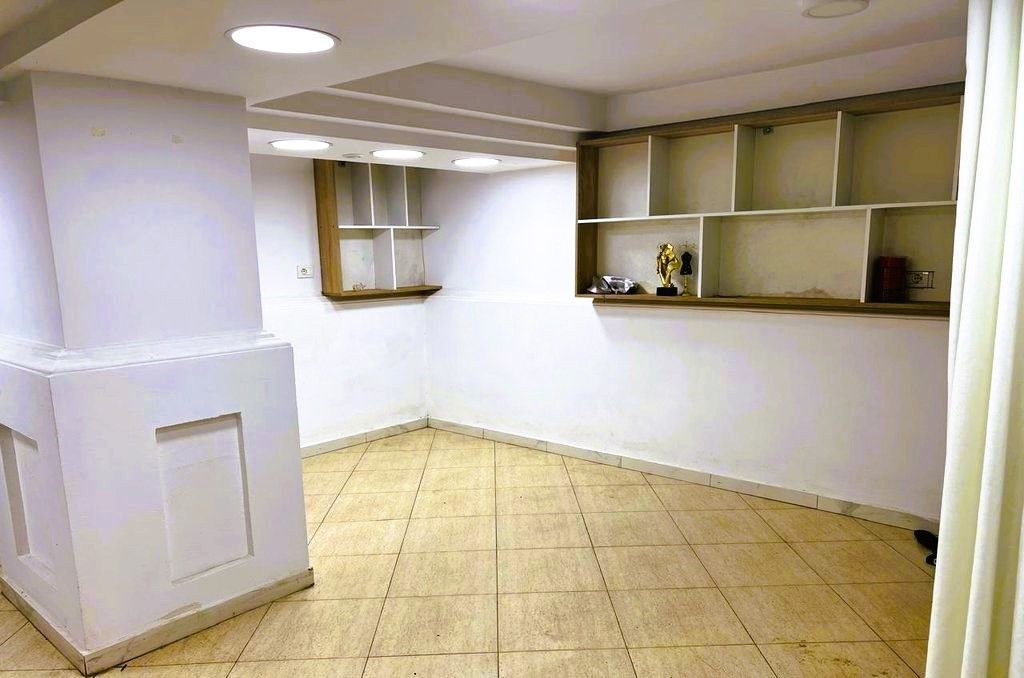 Ambjent biznesi per qira në zemër të Ish-Blloku, pranë pallateve Agimi
