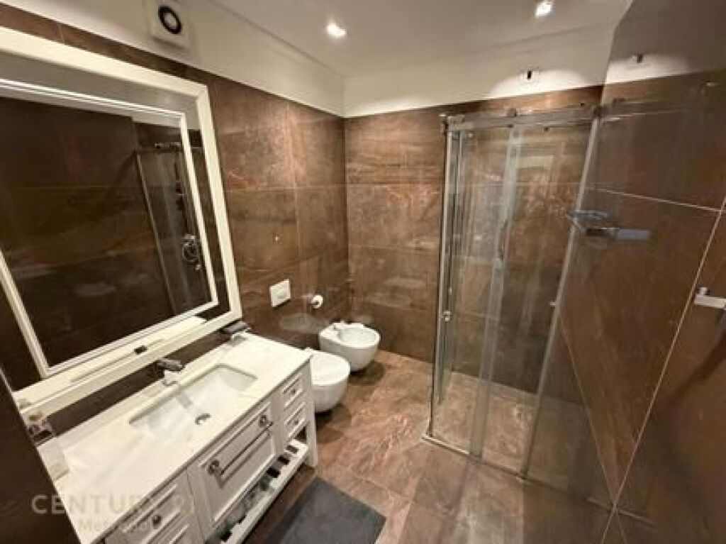 Jepet me Qira Apartament Elitar 2+1+2 tek Ambasador 3!