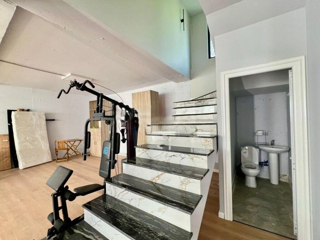IN AFFITTO, VILLA MODERNA INDIVIDUALE con CORTILE &amp; VISTA, LAGO ASCIUTTO‼️