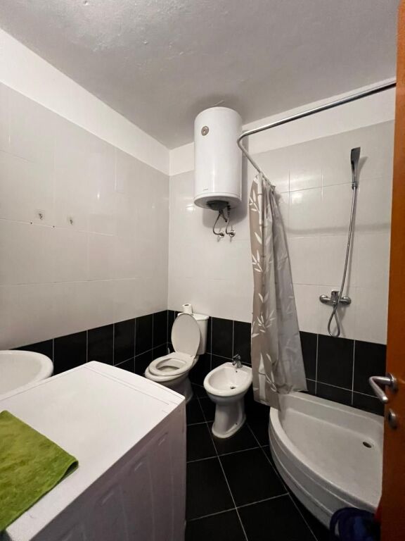 SHITET GARSONIERE PRANE HOTEL BLEART, GOLEM