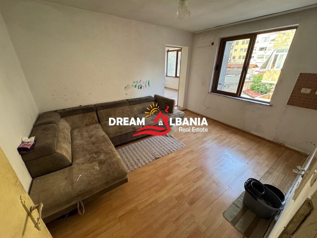 Shiten 2 Apartamente (1+1 dhe 2+1) tek Kryqezimi i 21 Dhjetorit (ID 4139190)
