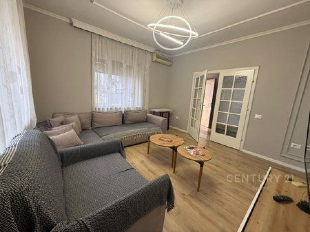 Apartment 1+1 and parking space for rent near the Medrese!
