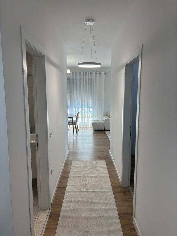 Jepet me qera apartament 2+1+2 në Porcelan (perball UET)