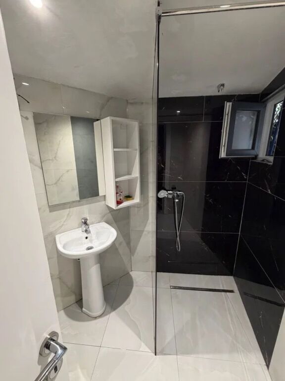 Apartamwnt 1+1 per qera Tek Oxhaku !