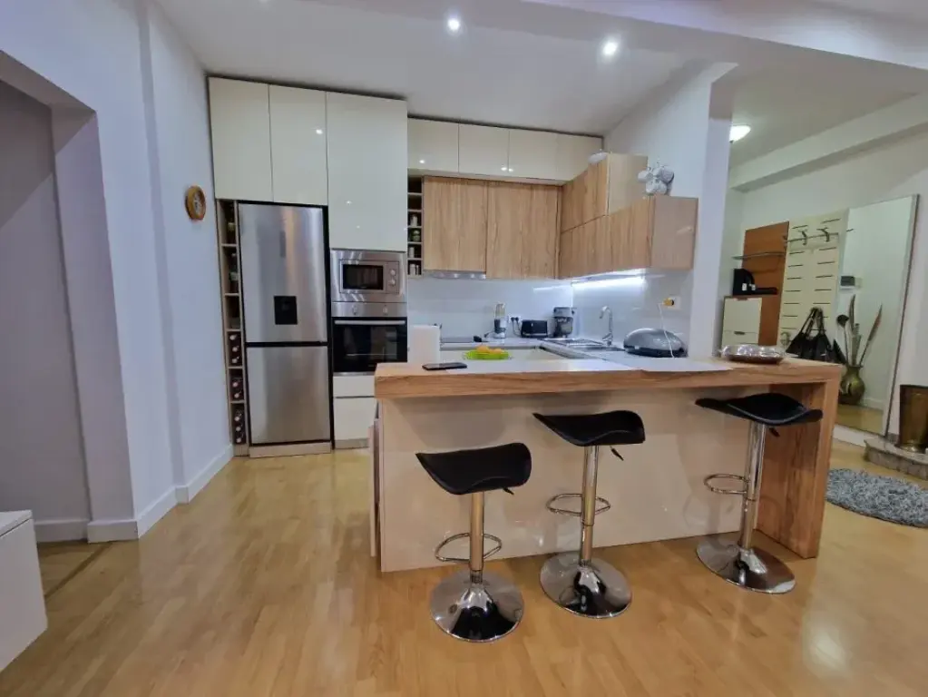 Shitje | Apartament 3 + 1 | Rruga Fortuzi | 350000 €