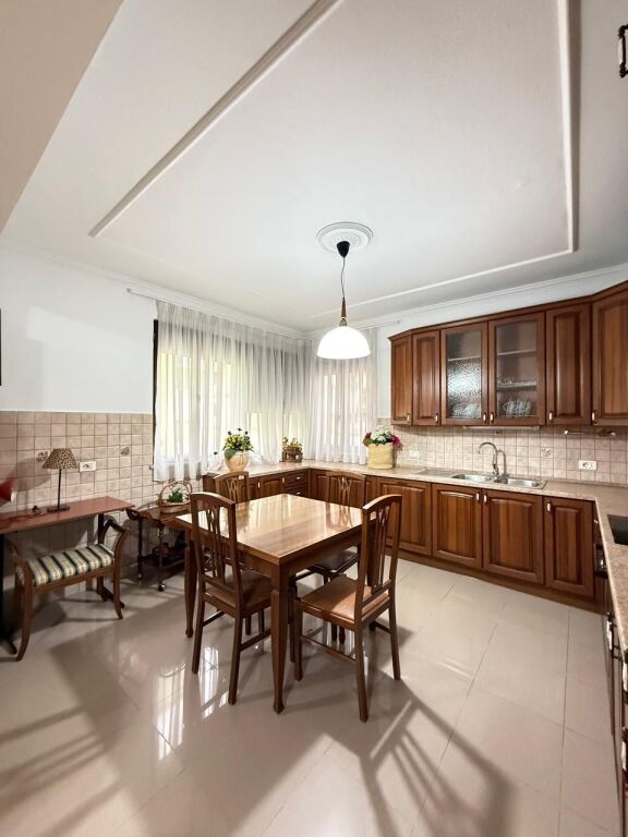 Appartamento 2+1+2 in Affitto – Zona Blloku, Tirana