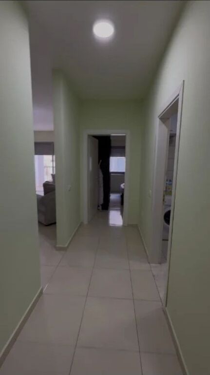 Appartamento 1+1 in affitto a Komuna e Parisit