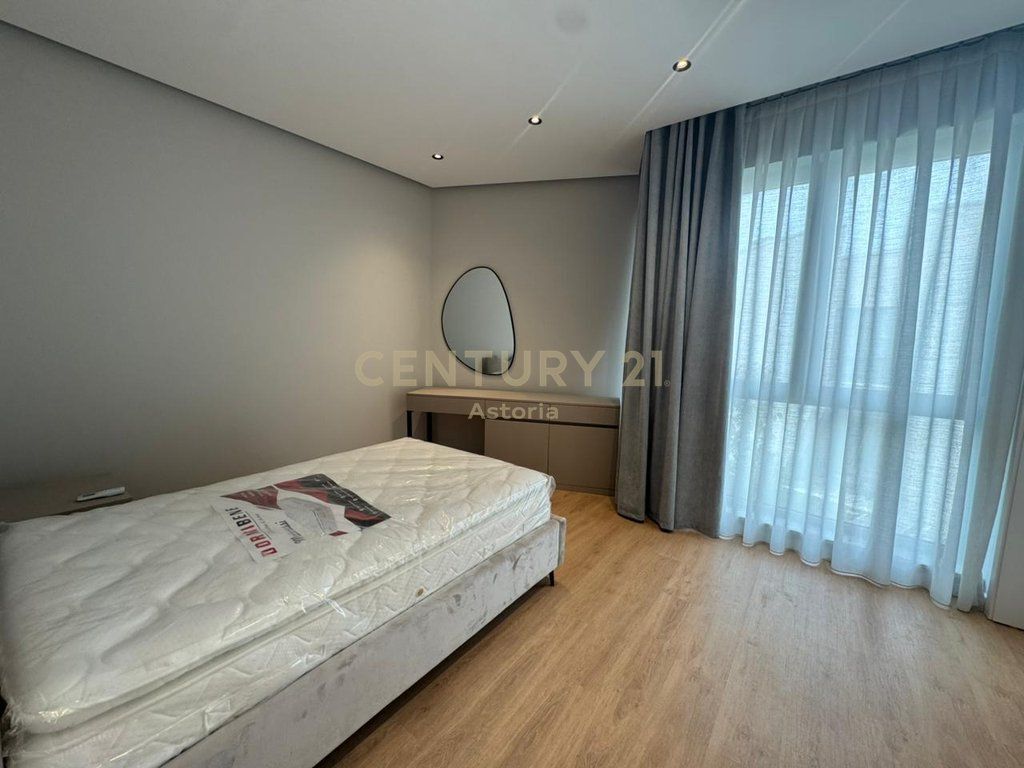 VILË SUPER LUKSOZE ME QIRA NË GREEN VALLEY – LIQENI I THATË 4,500 € /Muaj