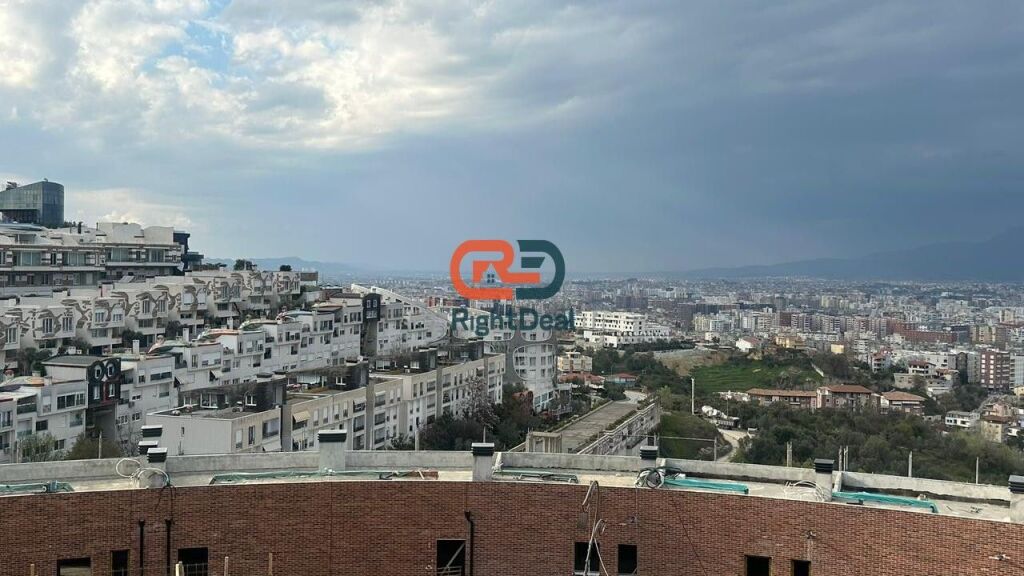 Alla Residenza Kodra E Diellit 2, Vendesi Super Appartamento 2+1+Veranda Con Vista Fantastica !!