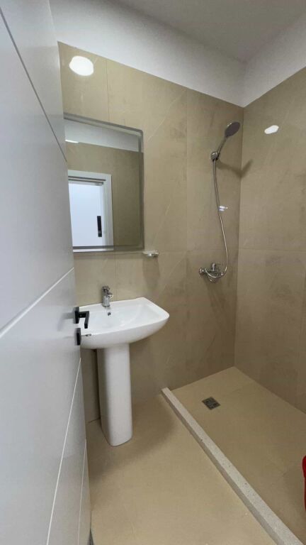 Jepet me qera Apartamenti 2+1+2, rruga Ndre Mjeda Kompleksi Star 700 mije leke