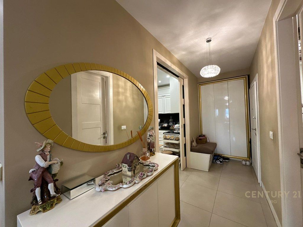Shitet apartament 3+1+Kuzhine te Vecuar tek Kompleksi Kika 1, prane Union Bank! 367,000 €
