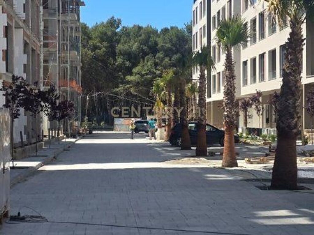 SHITET APARTAMENT 1+1 + POST PARKIMI NE QERRET !!!
