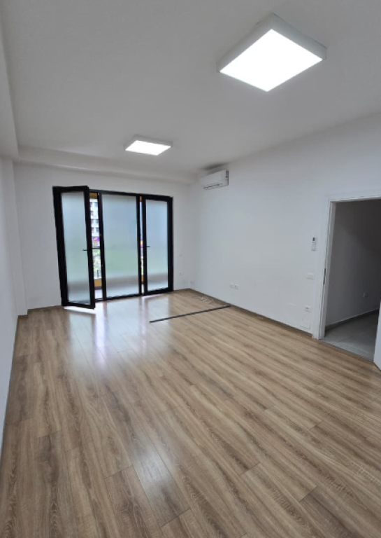 Jepet zyrë me qira – Square 21