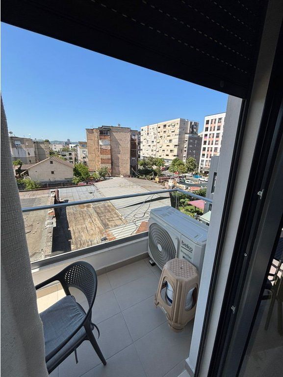 Jepet me qera apartament 2+1+2 në Porcelan (perball UET)