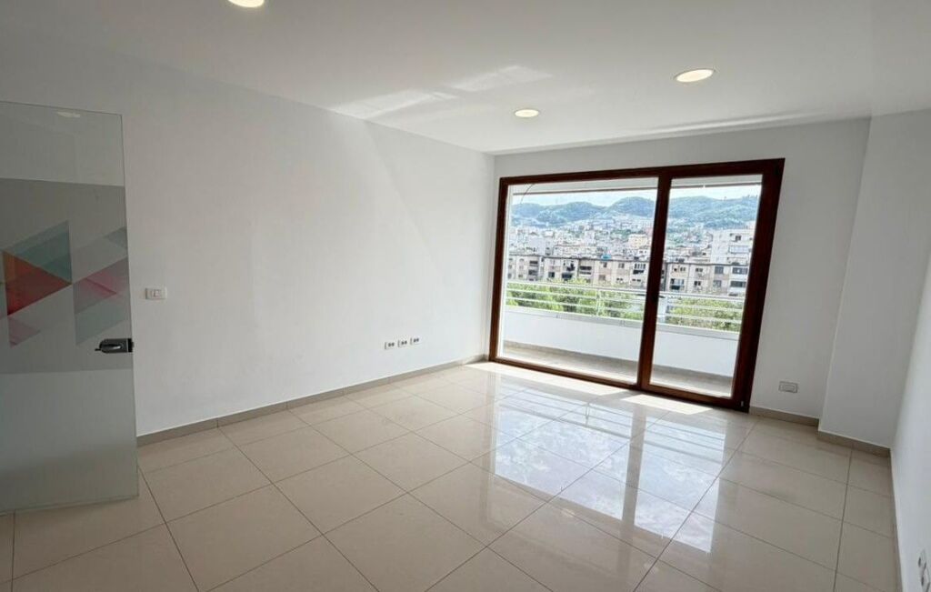🏢 Office space for rent at Delijorgji
