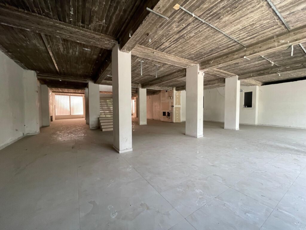 PREMISES 1400M2 FOR RENT AT THE MUNICIPALITY OVERPASS