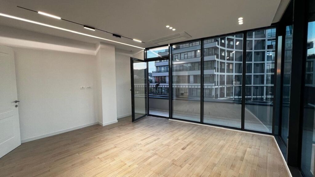 ZYRE ME QERA 130 M2 LAKE VIEW 2000 EURO FH-72643