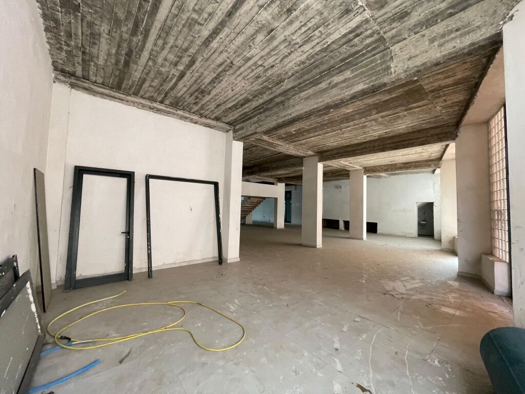 PREMISES 1400M2 FOR RENT AT THE MUNICIPALITY OVERPASS