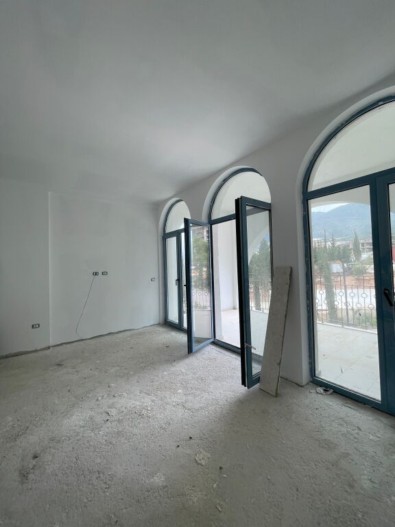 Shitet apartament 2+1+2 ne Santorini Residence 1