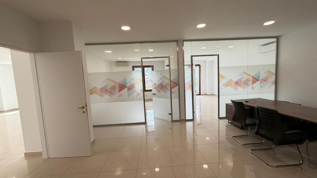 AMBIENT ZYRE 180M2 PER QERA TEK KOMPLEKSI DELIJORGJI