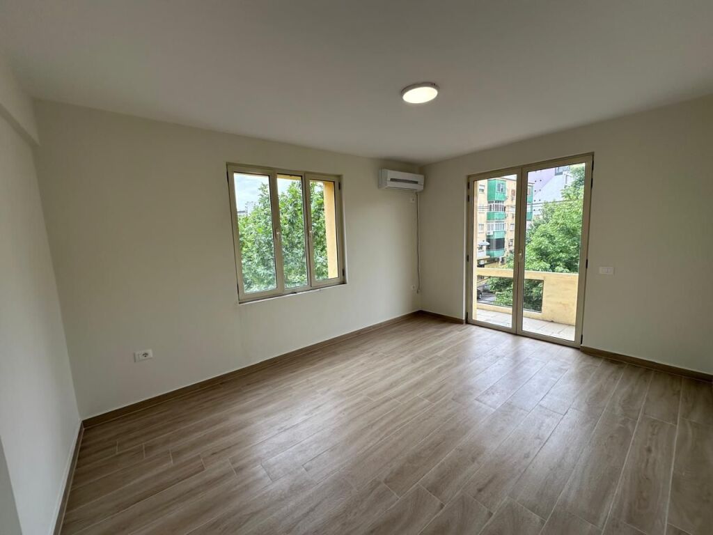 🏢Rruga e Durresit jepet me qera per zyra,apartament 3+1. 500Euro(Neto)   