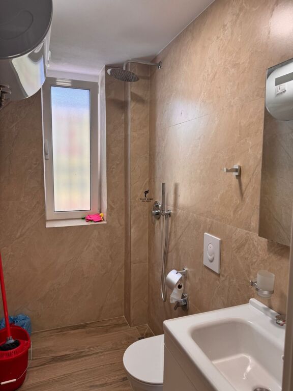 ZYRE ME QERA 70M2 21 DHJETORI 800 EURO  FH-72663