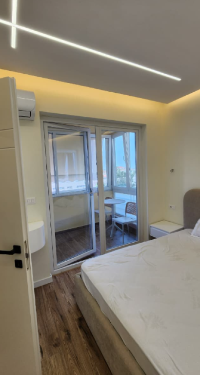 Apartament 1+1 me qira – pranë Universitetit Zonja e Këshillit të Mirë