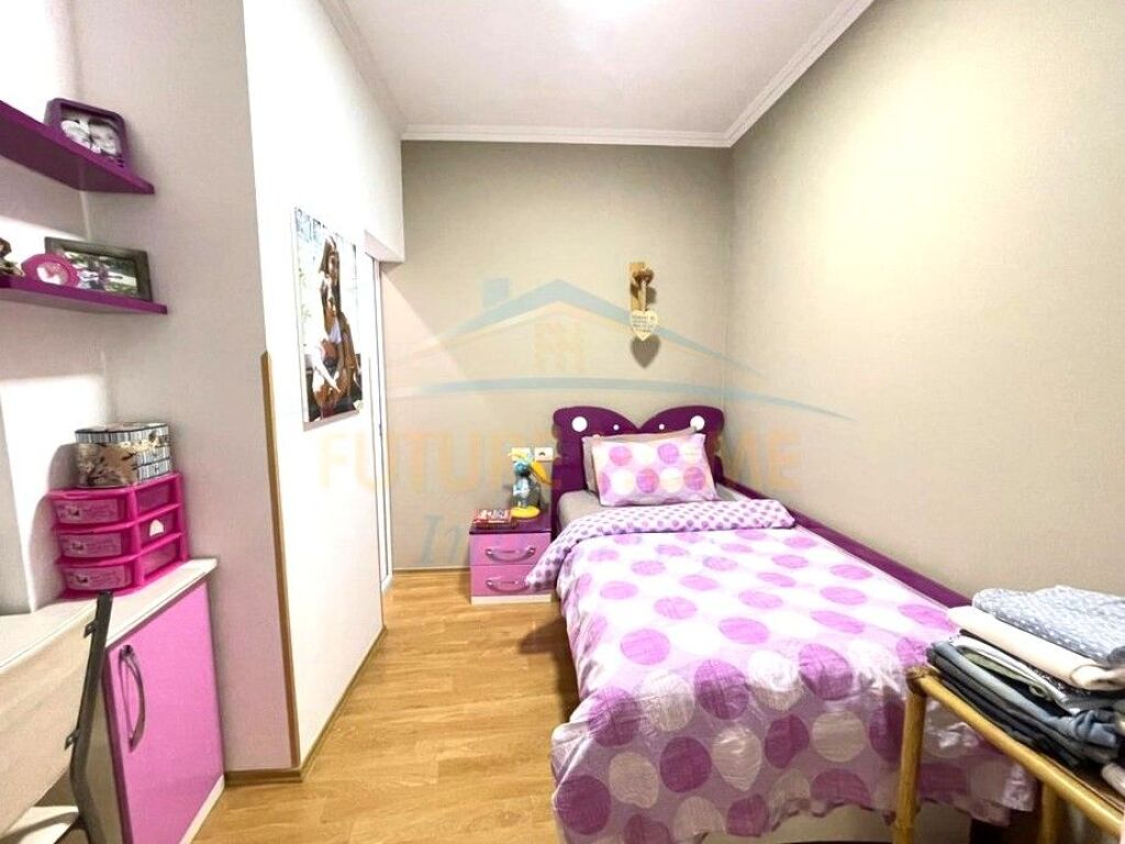 Shitet, Apartament 3+1+2, Fresk, Tiranë.