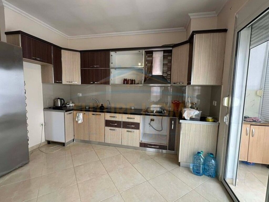 In vendita, Appartamento 3+1+2, Yzberisht, Tirane