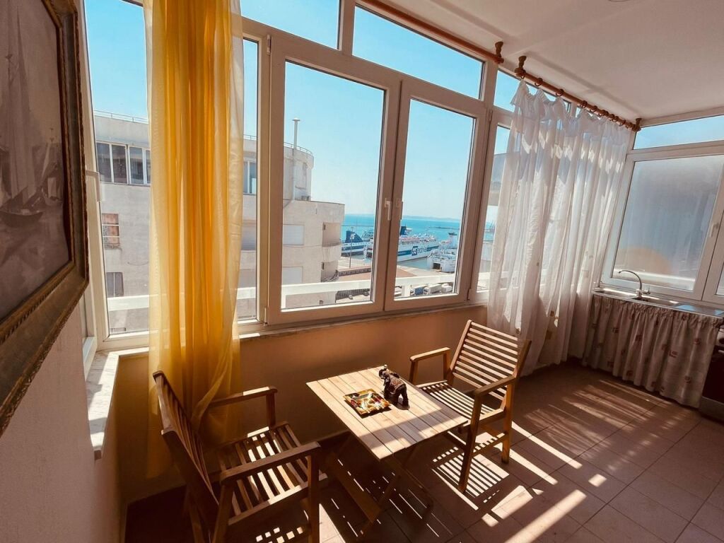 Jepet me qira apartament 2+1 në Rrugën e Portit, Durrës: