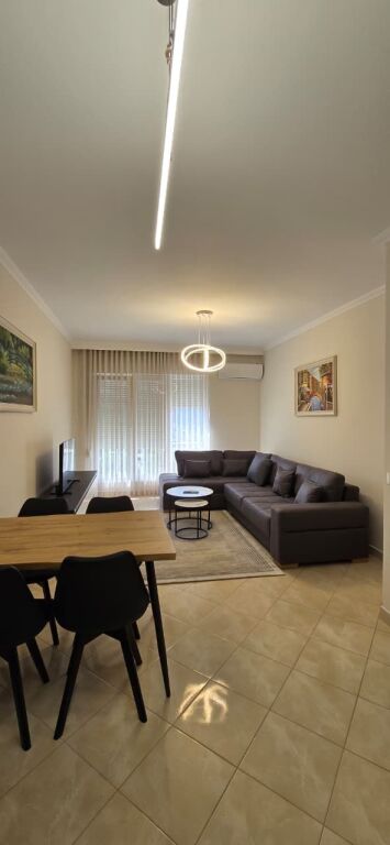 Qera, Apartament 1+1, ish Parku i Autobuzave, Tiranë