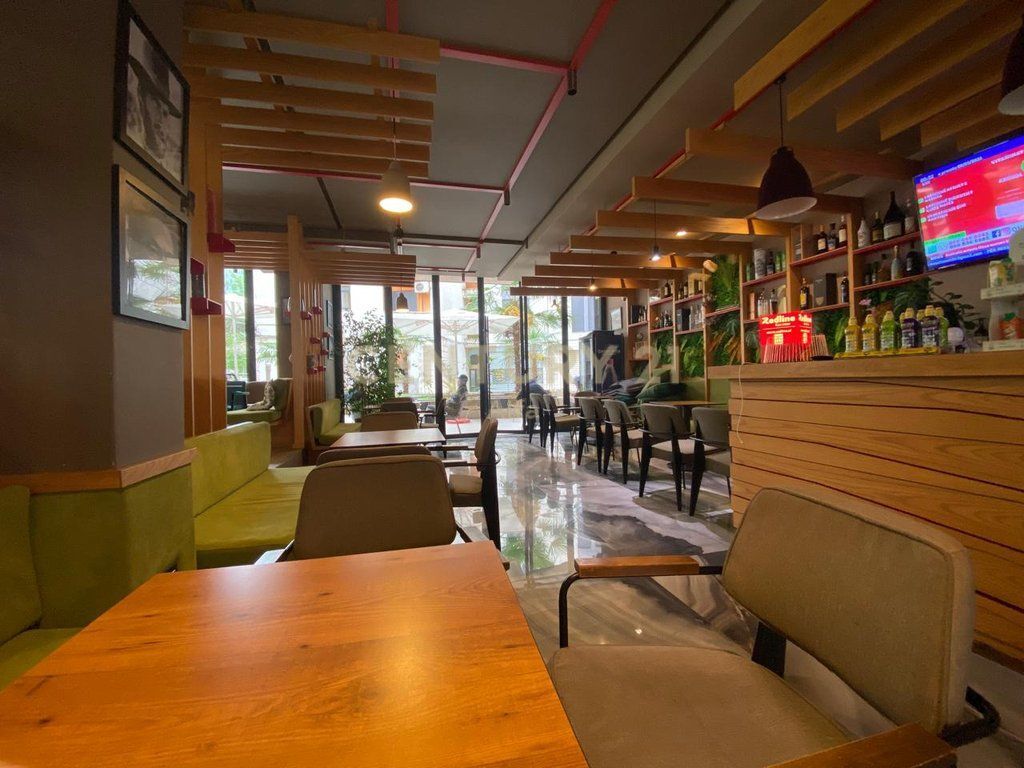 Locale Bar-Caffè in Vendita a Fresk, Arredato! 260.000 € Superficie Totale 124m2