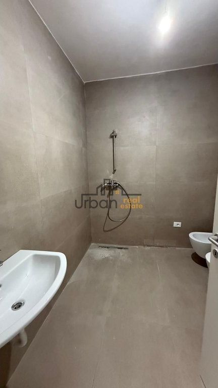 Qera, Apartament 1+1, Rruga Bogdaneve, Tiranë - 1000€ | 83 m²